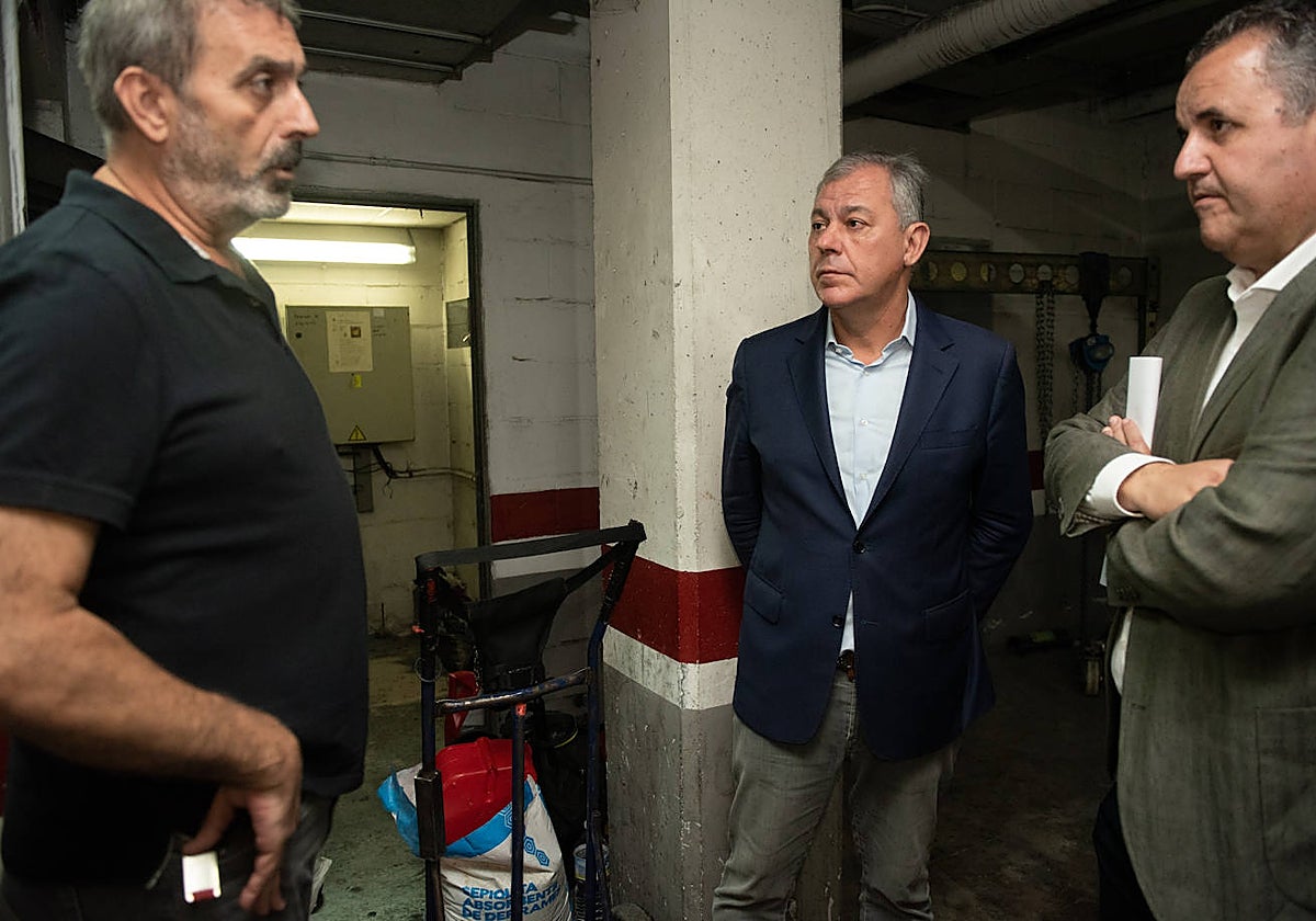 El alcalde de Sevilla, José Luis Sanz, visitó en julio las nuevas viviendas de Emvisesa, enfocadas a la mejora para la movilidad reducida