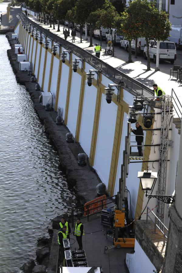 Preparación del espectáculo junto al río Guadalquivir