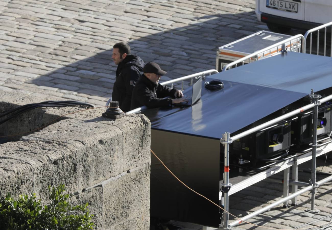 Preparación del espectáculo junto al río Guadalquivir