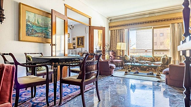 Salón con acceso a la terraza del apartamento