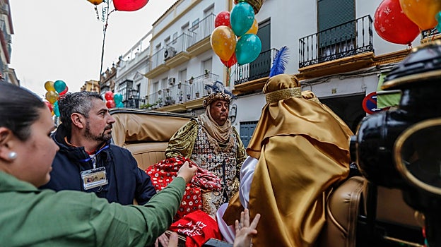 El Heraldo Real de Triana 2023 por la calle Pureza, camino a la Real Parroquia de Sra. Santa Ana