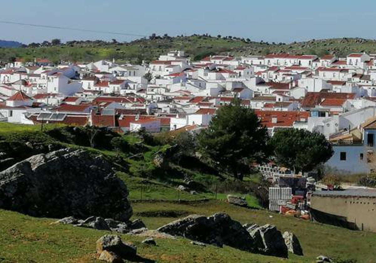 Vista panorámica del municipio sevillano de Cazalla de la Sierra