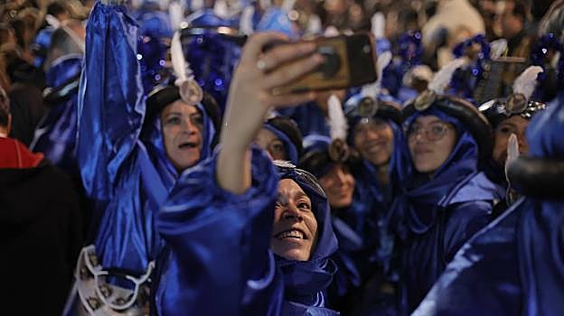 Mil beduinos y hasta el Pali en el cortejo del Heraldo de Los Remedios