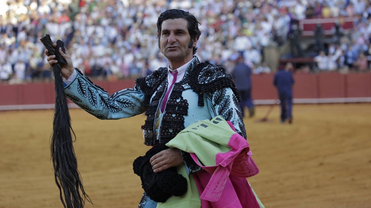 Morante de la Puebla le cortó el rabo a Ligerito el miércoles de farolillos