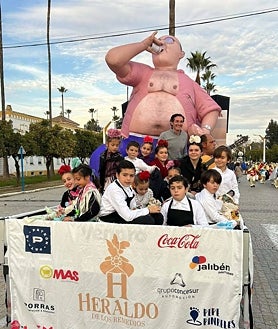 Imagen secundaria 2 - Detalles de la carroza de El Pali en la 'cablagata' del Heraldo de Los Remedios 