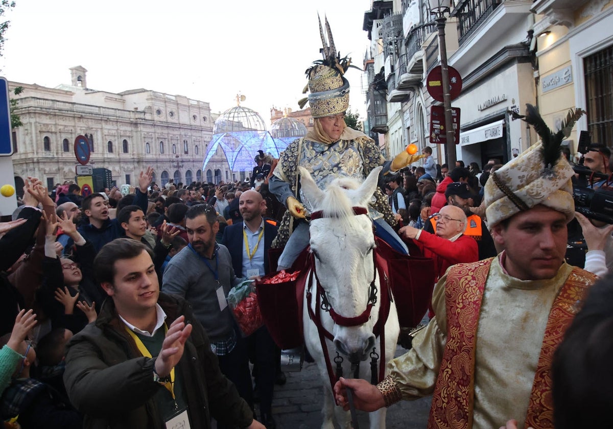 El Heraldo Real saldrá por las calles de la capital hispalense este próximo jueves