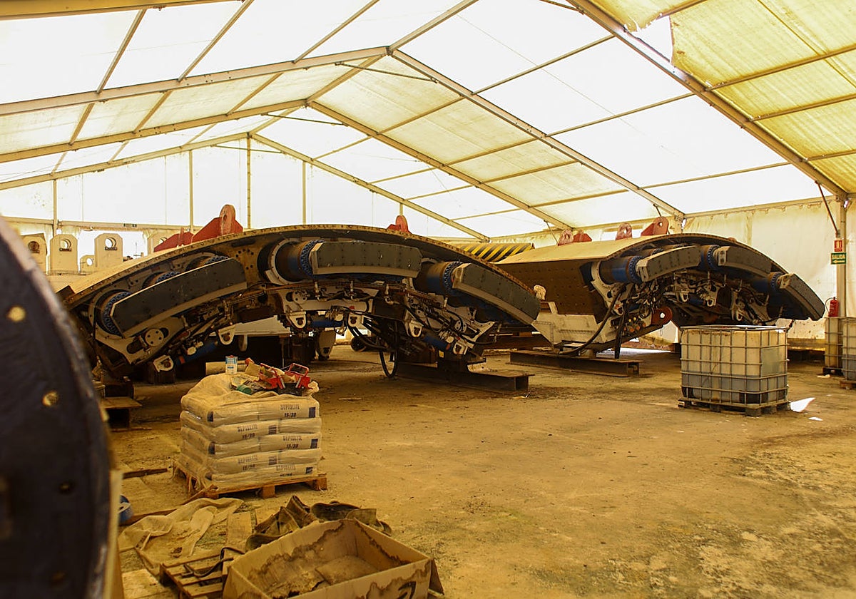 Piezas de la tuneladora Guadalquivir en su lugar de almacén