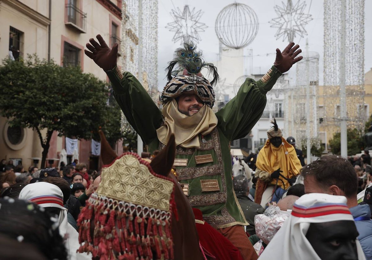 El Heraldo Real de los Reyes Magos fue aclamado por las calles de Sevilla