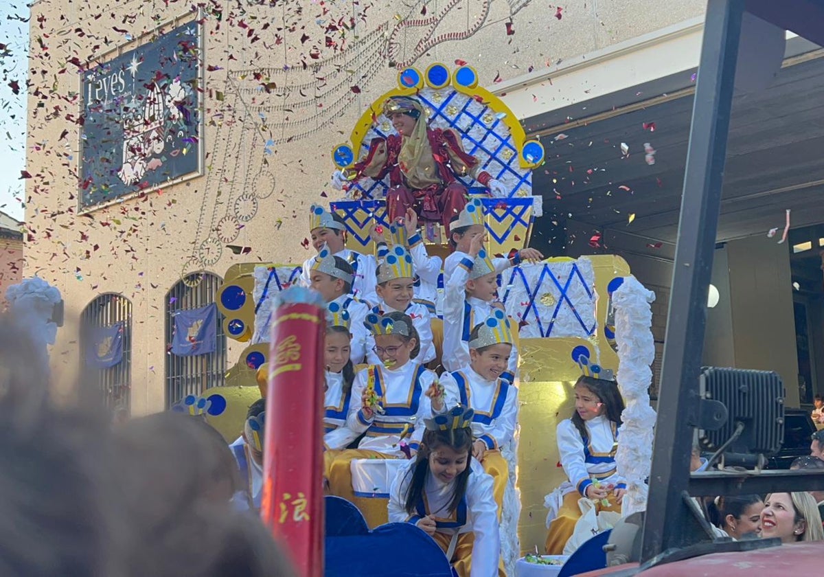 Una de las carrozas de la cabalgata de Reyes Magos de Alcalá de Guadaíra