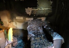 Dos personas intoxicadas por humo al incendiarse una casa en Olivares