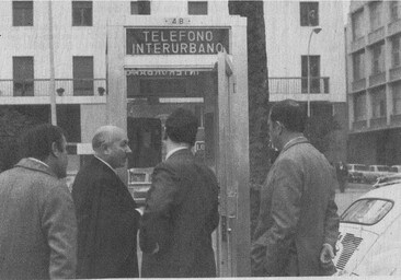Recuerdos de la primera cabina de teléfono de Sevilla