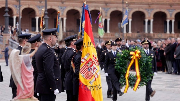 Homenaje a los caídos de la Policía Nacional
