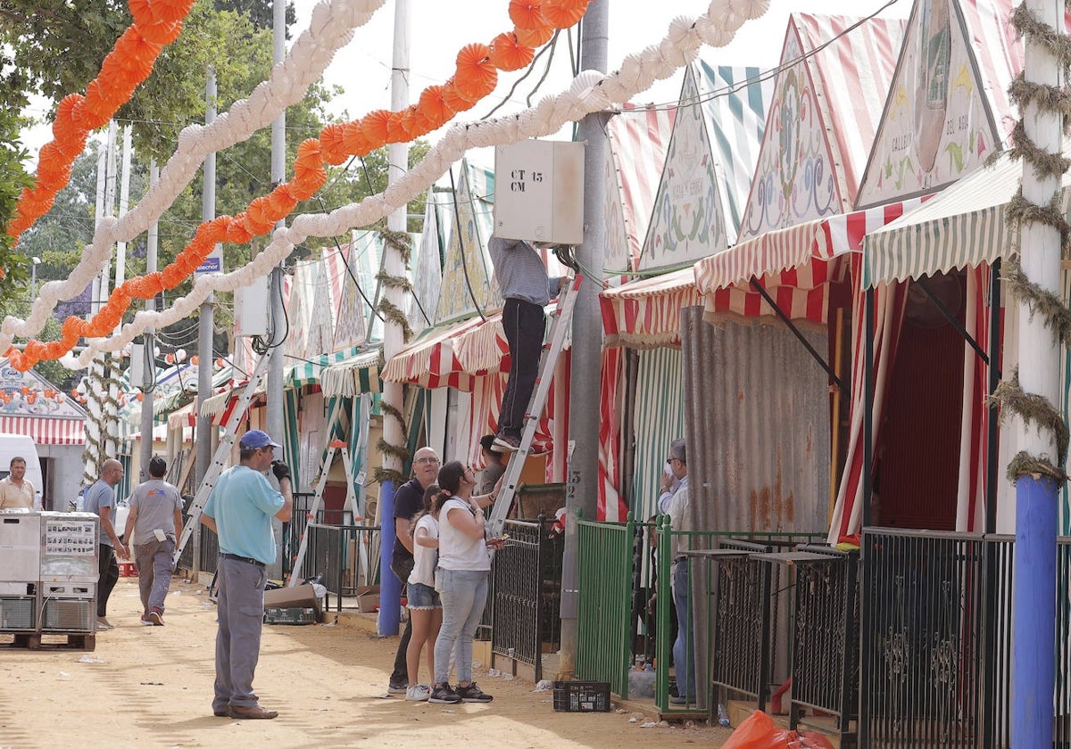 Desmontaje de las casetas en la pasada edición de la Feria de Abril de Sevilla