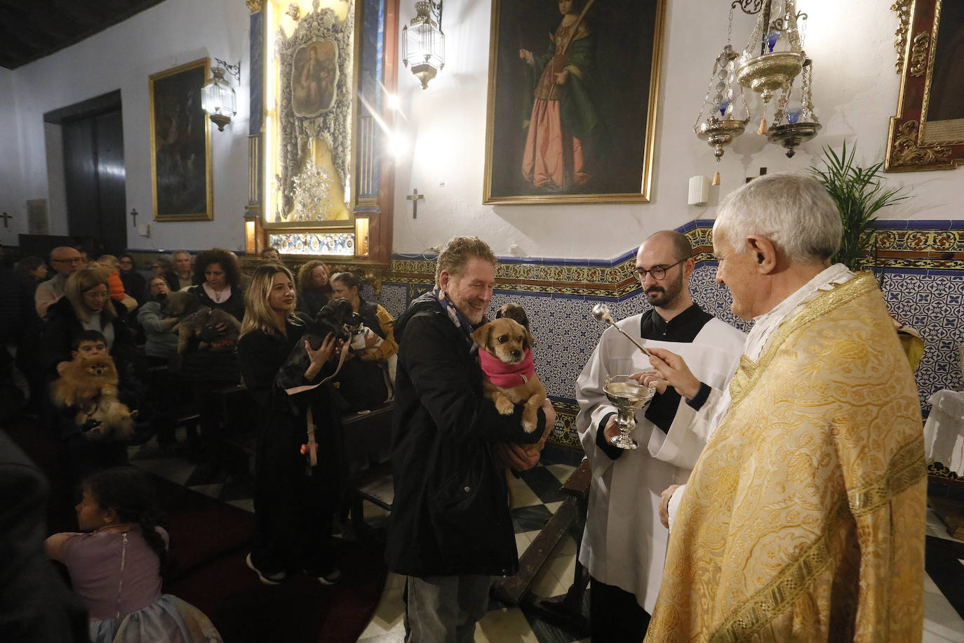 La Pastora de Santa Marina acoge la tradicional bendición de animales por San Antón