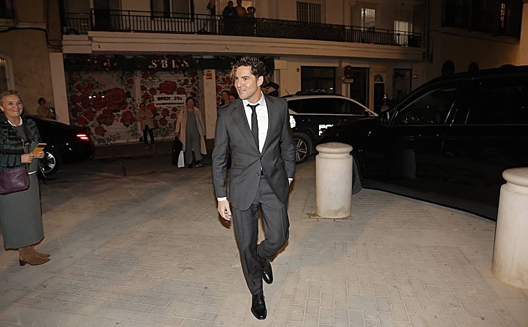 Imagen principal - Artistas como David Bisbal o Vanessa Martín, o el torero José María Manzanares estuvieron presentes en la fiesta celebrada en el Palacio de las Dueñas