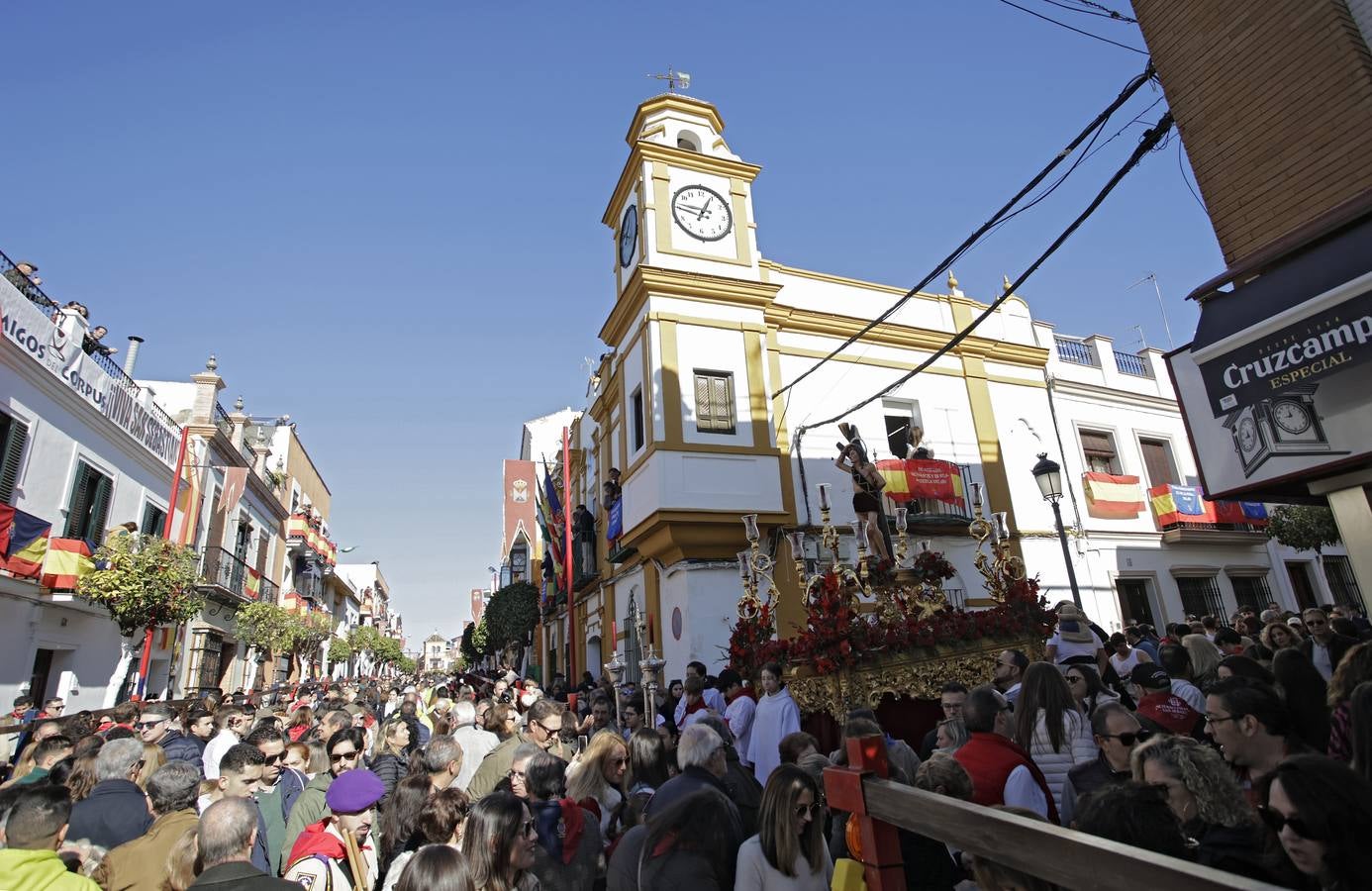 Momentos del encierro celebrado este sábado en La Puebla del Río
