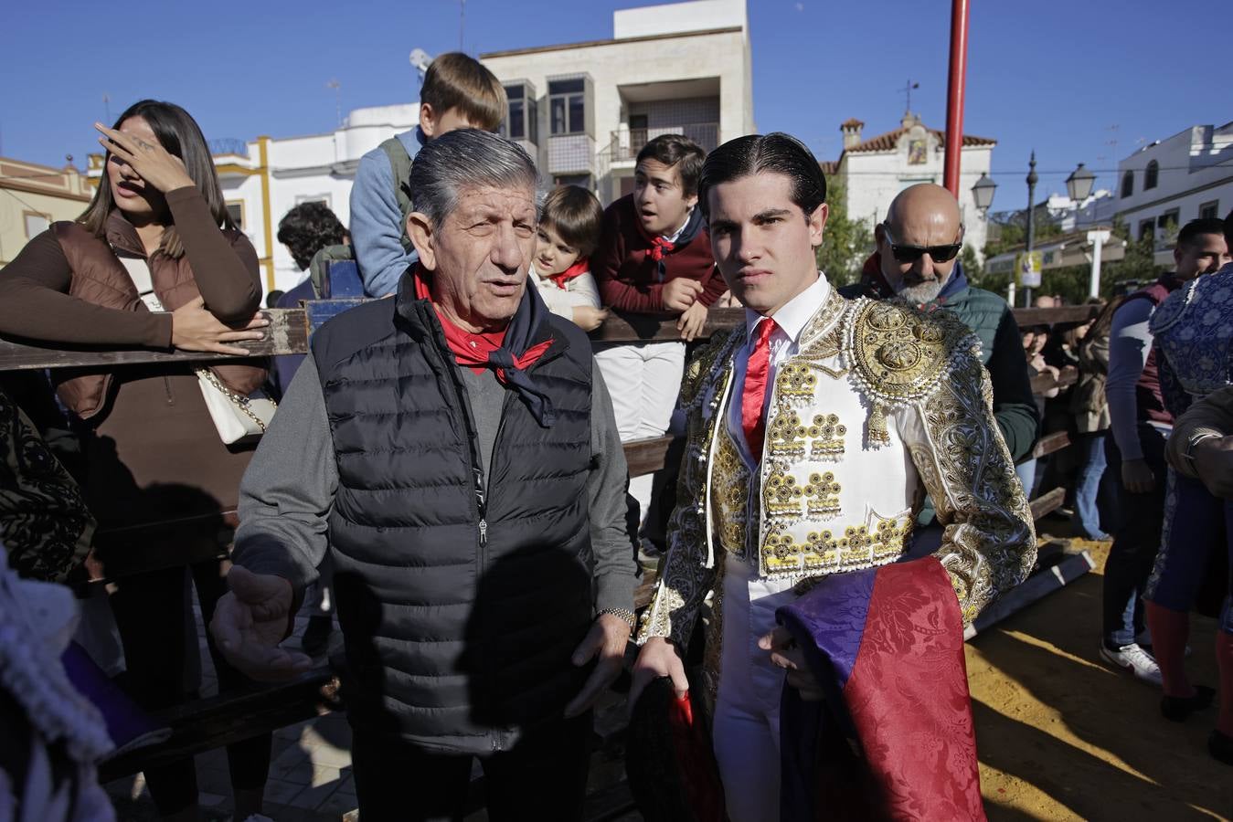 Momentos del encierro celebrado este sábado en La Puebla del Río