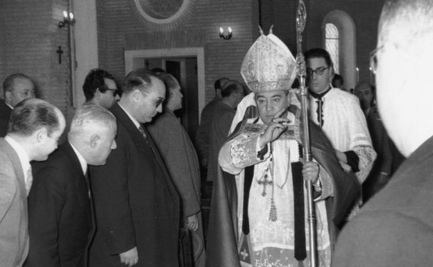 El Cardenal Bueno Monreal inaugura el Hospital García Morato en enero de 1955