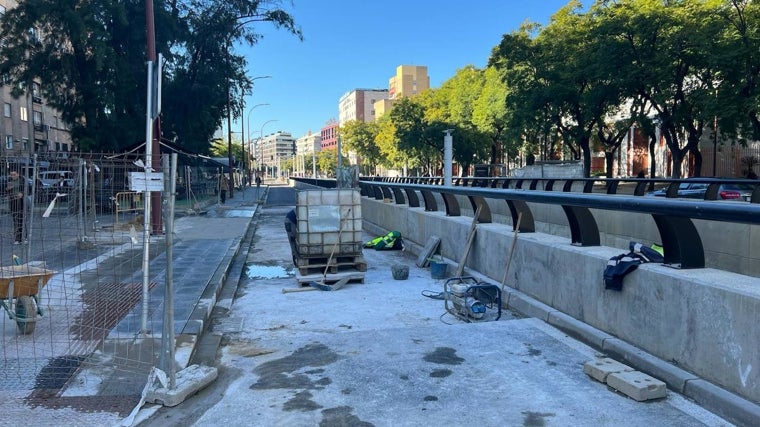 Ayer los operarios terminaron de tapar el socavón registrado la semana pasada en un carril de Ramón y Cajal