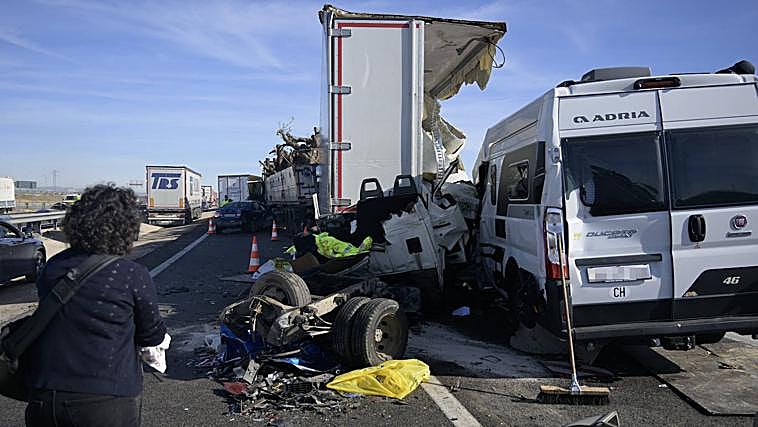 Mueren dos aficionados del Sevilla FC en un terrible accidente en Ciudad Real cuando viajaban a Madrid