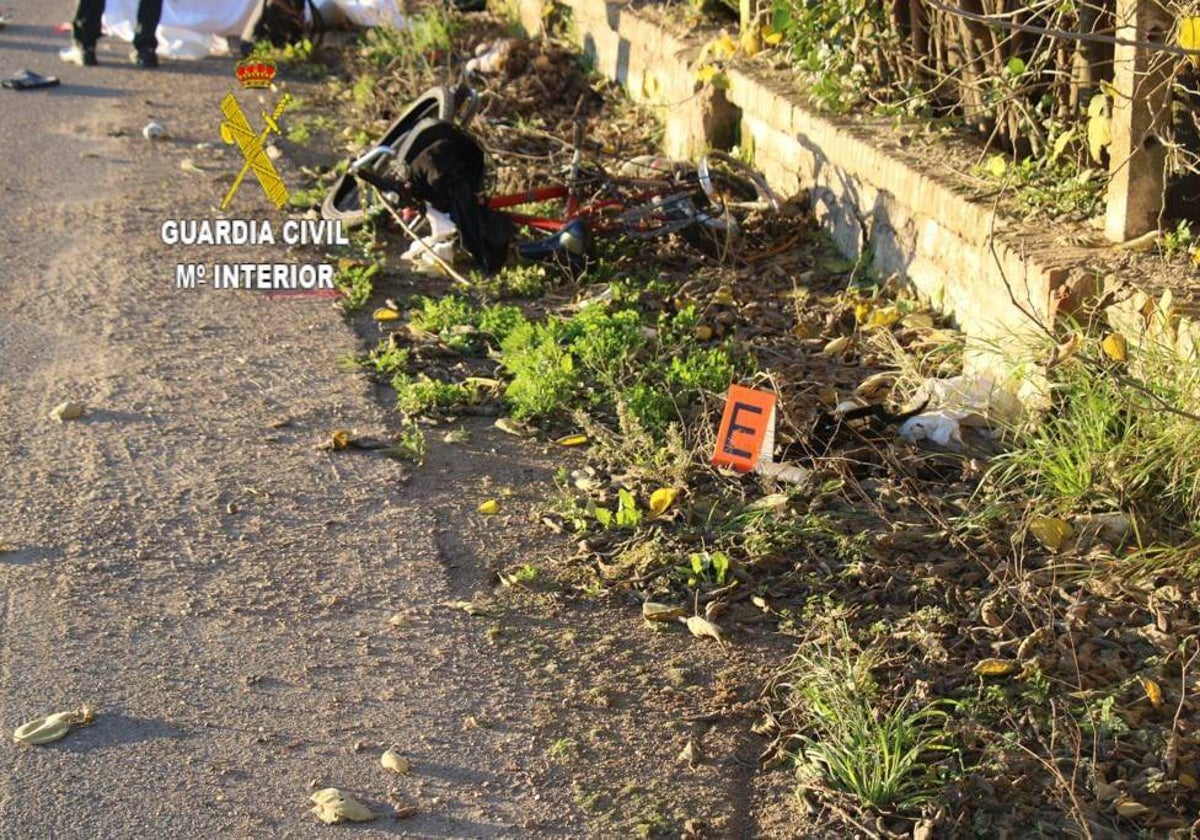 Lugar del accidente en la carretera que une Sevilla con Alcalá del Río