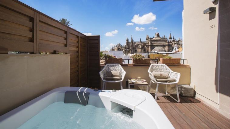 Habitación con jacuzzi y vistas a la Catedral