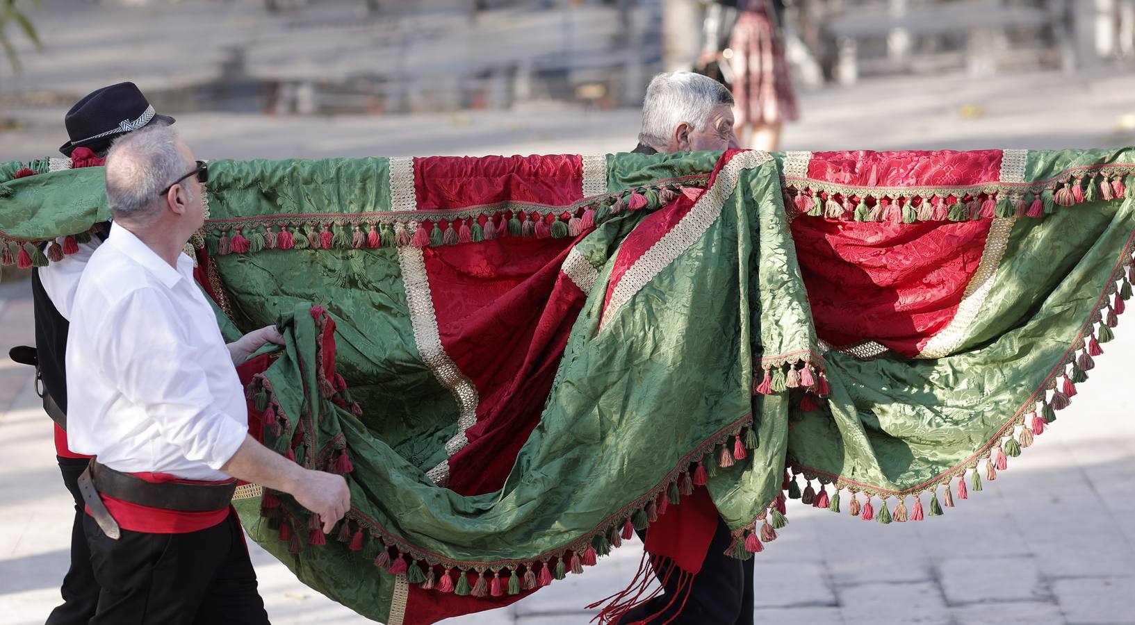 Diferentes imágenes del desfile de pendones