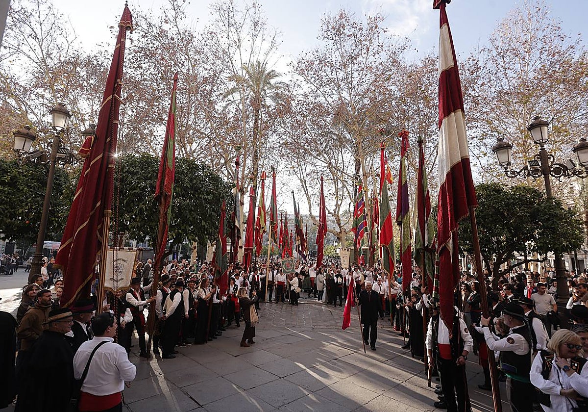 El desfile inundó de color el centro de Sevilla