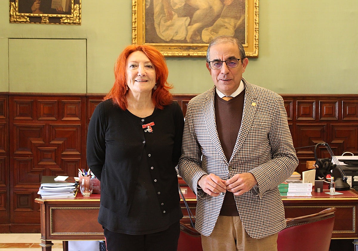 Sheila Cremaschi y Miguel Ángel Castro, durante la firma del acuerdo