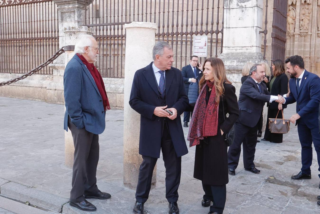 La Capilla Real de la Catedral se llenó de familiares, amigos y compañeros de Alberto y Ascen