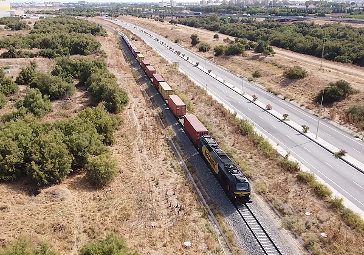 Un ramal del tren del Puerto de Sevilla