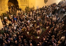 El traslado de la Esperanza de Triana y el vía crucis del Cristo de las Tres Caídas