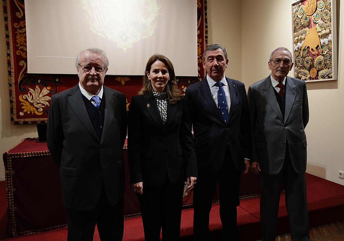 Ramón María Serrera, La Duquesa de Arcos, Santiago León Domecq y Miguel Ángel Ladero, en la inauguración de este ciclo de conferencias