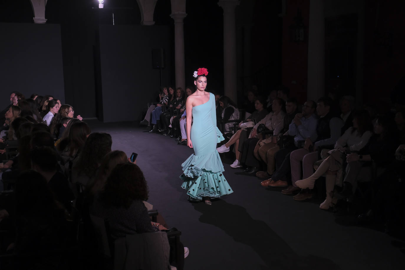 La Fundación Cajasol de Sevilla acoge el desfile de Emprende Lunares