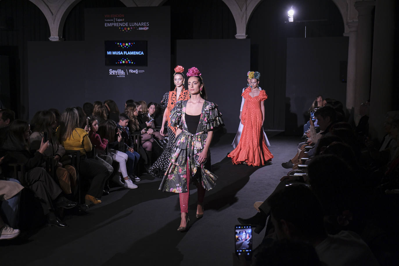 La Fundación Cajasol de Sevilla acoge el desfile de Emprende Lunares