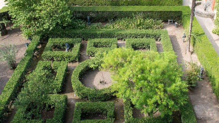 En el Jardín de las Damas hay una fuente única en España: tiene un órgano hidráulico, está hecho de tubería de plomo y funciona con la propia presión de agua.