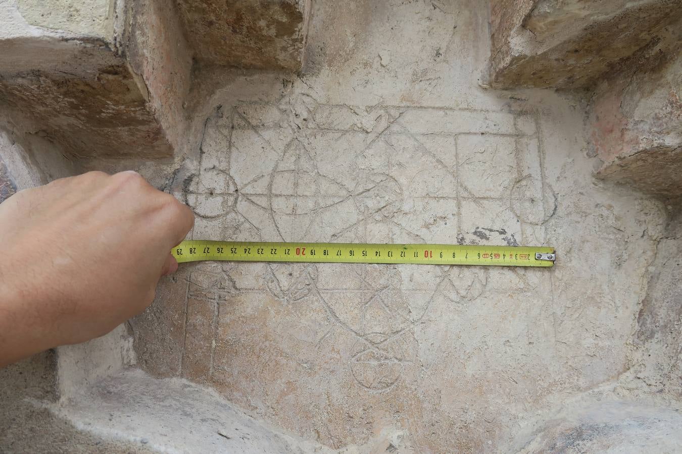 Dibujos hallados en la Giralda
