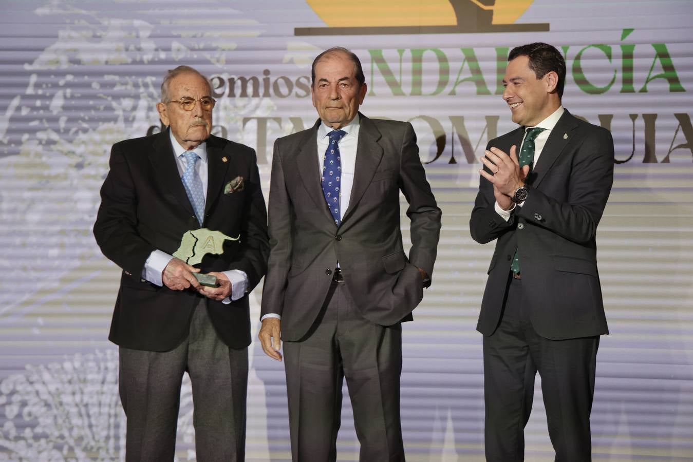 El presidente de la Junta de Andalucía entrega los Premios Andalucía de Tauromaquia a Curro Romero, Morante de La Puebla, Miura, Fernando Savater y a la Universidad de Córdoba