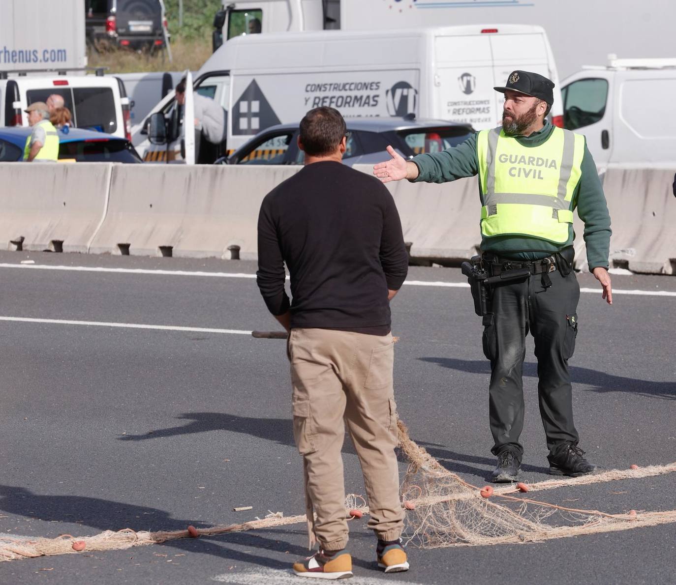 Cortes de tráfico en la A-49 debido a las tractoradas
