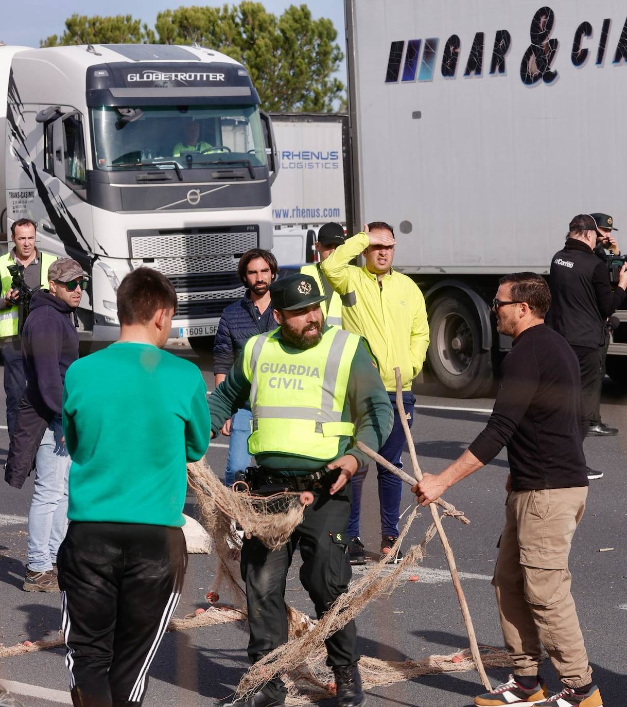 Cortes de tráfico en la A-49 debido a las tractoradas