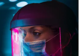 Un enfermero de UCI de Valme gana el premio nacional de FotoEnfermería con una imagen de la pandemia