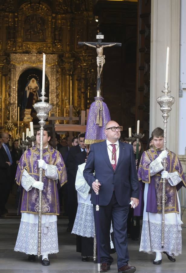Las calles por las que discurrió el Vía Crucis estaban abarrotadas de gente