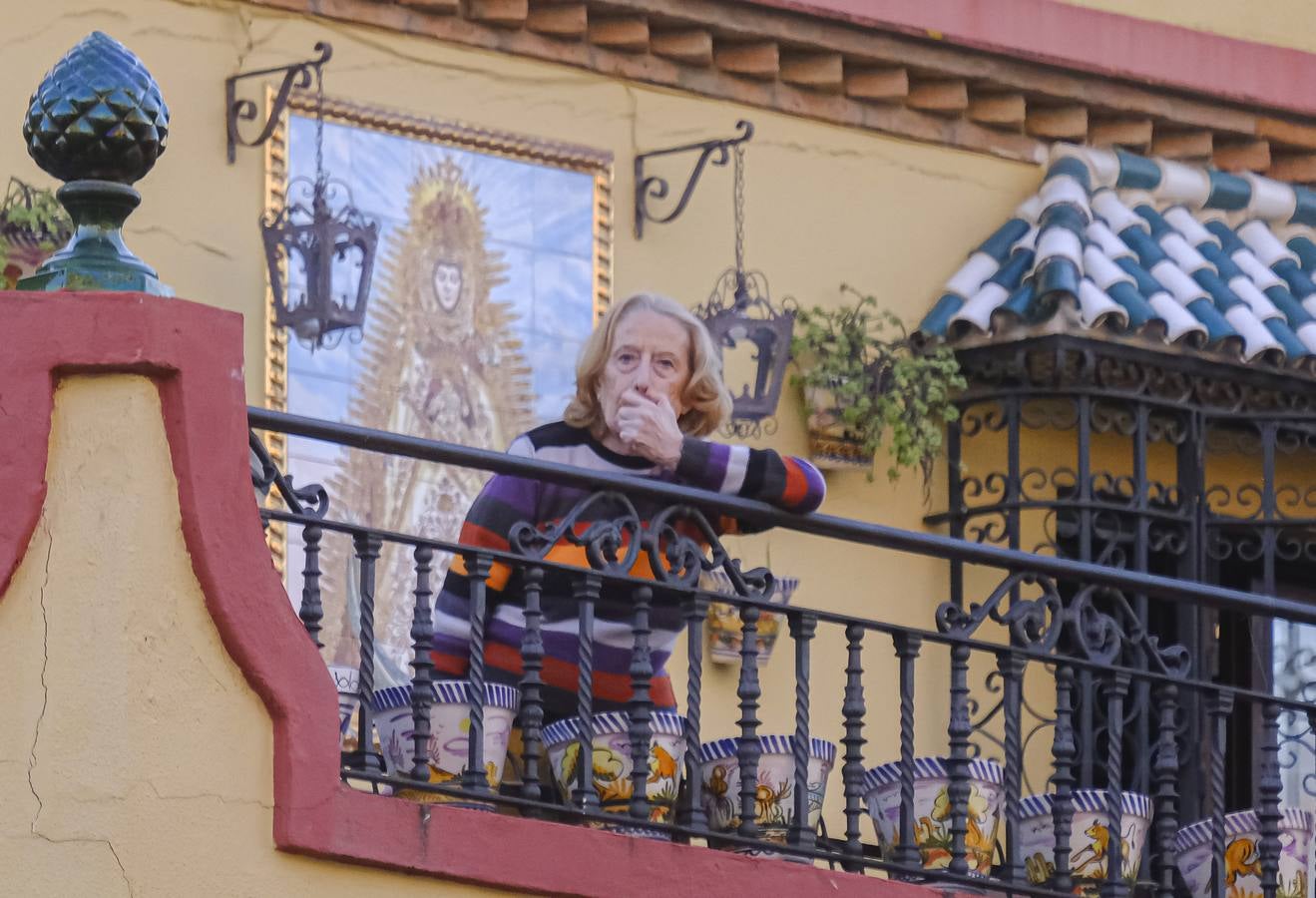 Las calles por las que discurrió el Vía Crucis estaban abarrotadas de gente