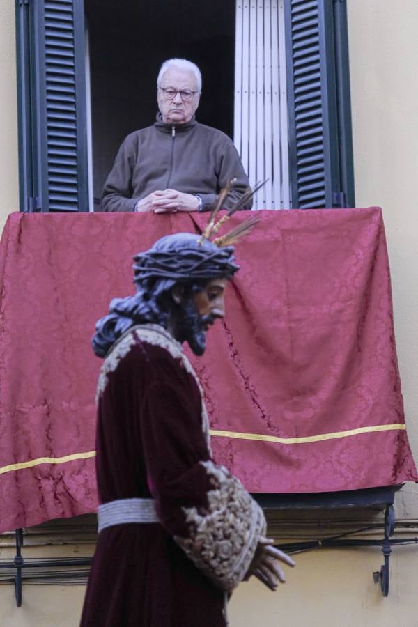 Las calles por las que discurrió el Vía Crucis estaban abarrotadas de gente