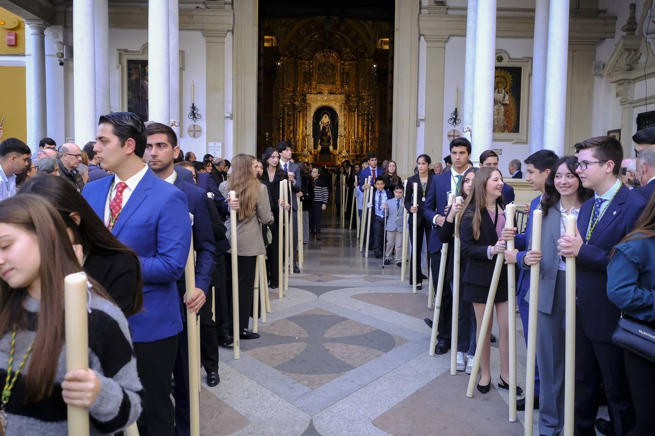 Las calles por las que discurrió el Vía Crucis estaban abarrotadas de gente