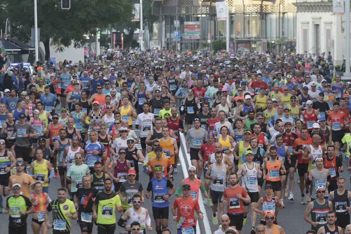 Corredores por el centro histórico de Sevilla
