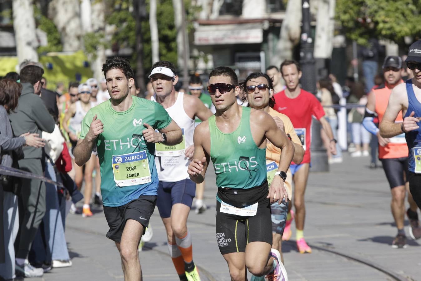 Corredores por el centro histórico de Sevilla