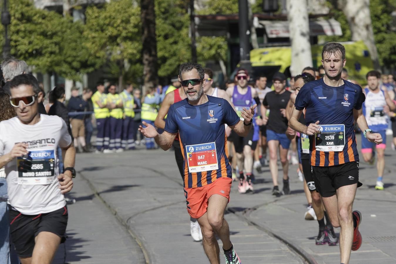 Corredores por el centro histórico de Sevilla