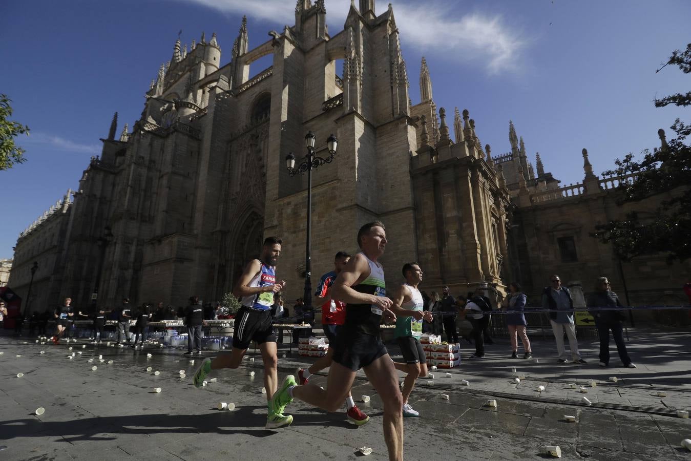 Corredores por el centro histórico de Sevilla