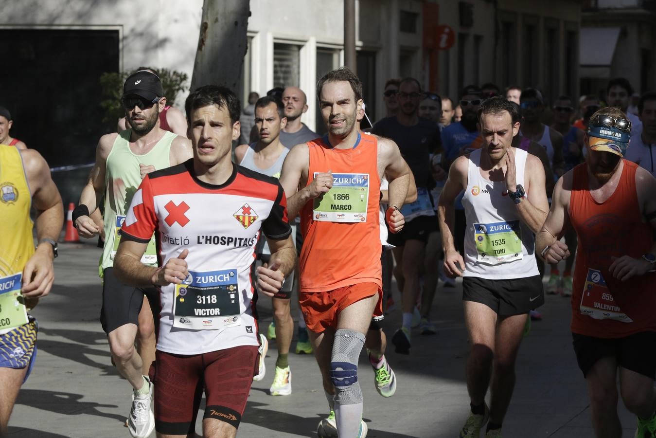 Corredores por el centro histórico de Sevilla
